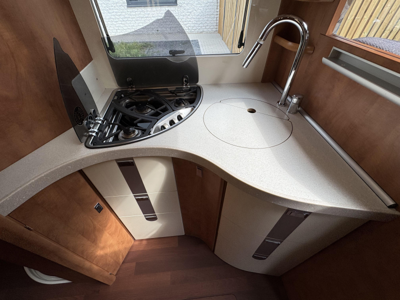 Carthago Chic C-Line II I 4.9 LE no drop-down bed single beds photo: 22