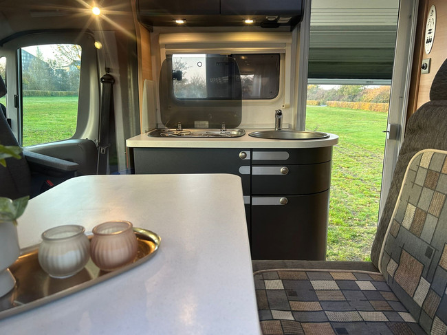 Knaus Van TI 550 MD Fiat Ducato 2.3 130 PK Half-integraal Camper Nieuwstaat foto: 9