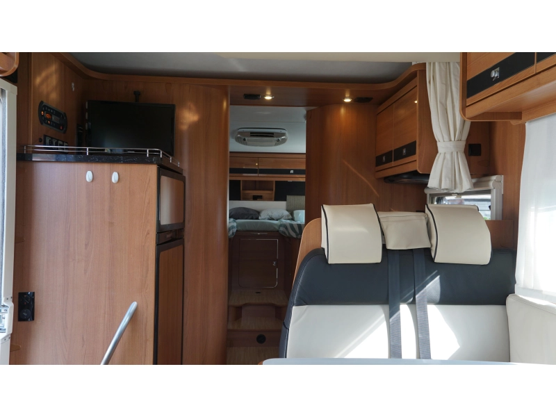 LMC Breezer 730 H Lengte bedden en hefbed  foto: 6