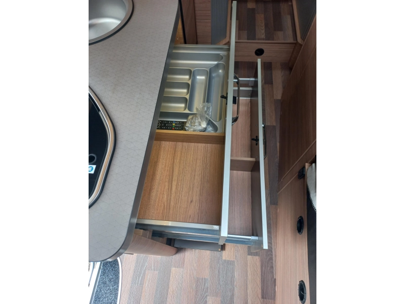 Weinsberg CaraCompact MB 640 MEG Pepper Smart TV Aut Solar  foto: 13