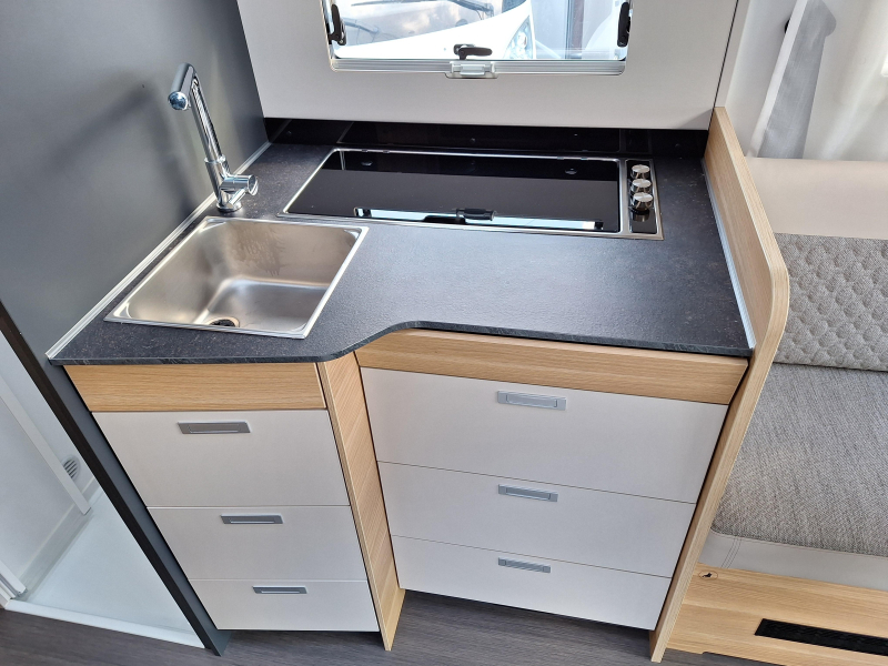 Adria Matrix Axess 650 DC QUEENSBED+FACE TO FACE  foto: 12