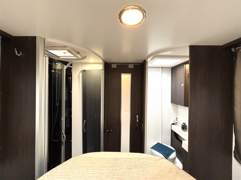 Benimar Tessoro 495 Northautokapp AUTOMAAT QUEENSBED+HEFBED foto: 3