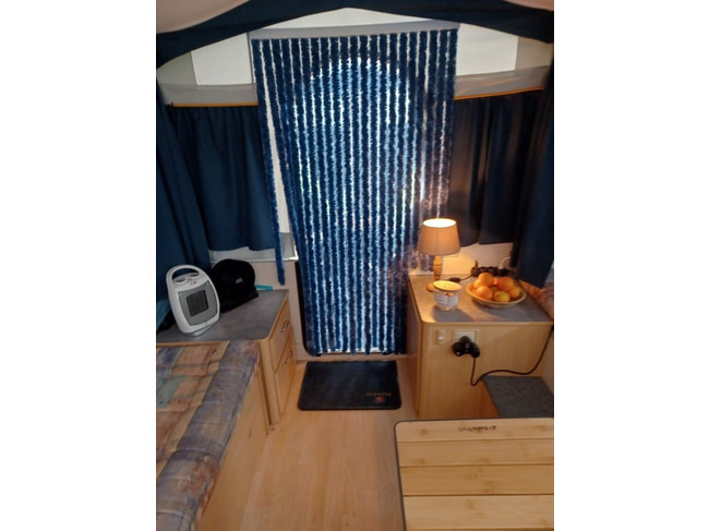 Alpenkreuzer Pennine Fiesta 2+2 Folding Caravan Awning 4 berths kitchen Awning 2011 photo: 8