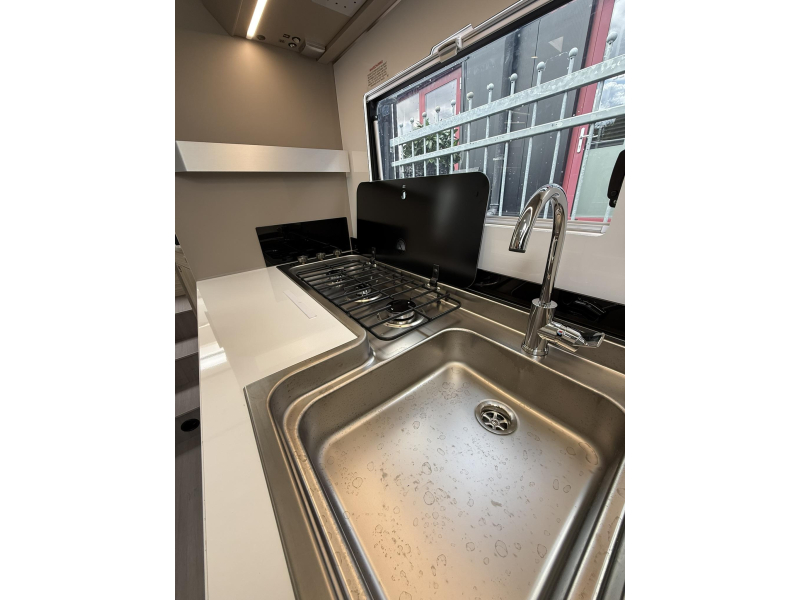 Adria Compact Supreme DL Face-to-face - Autom&aacute;tico foto: 16