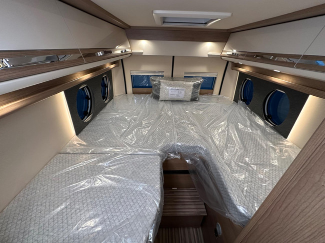 Malibu Van First Class Two Rooms 640 LE RB Charming GT Skyview photo: 6