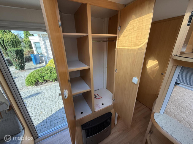 Beyerland 450 tf voortent super nette caravan foto: 12