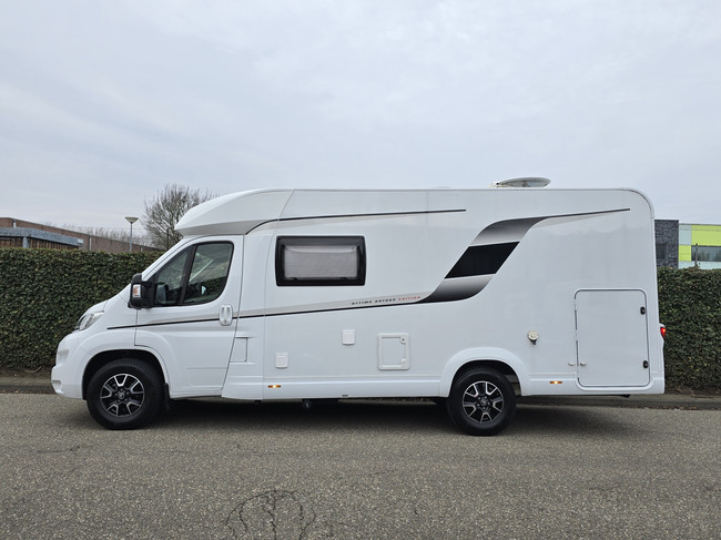 Hobby OPTIMA ONTOUR V65 GE SLECHTS 16.839 KM !! LUCHTVERING LENGTEBEDDEN TV + SATELLIET ZONNEPANEEL DRAAISTOELEN foto: 1