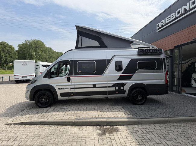 Adria 640 SGX Sports 9T-Automatique 2X Climatisation Auvent LED Porte-v&eacute;los photo : 5