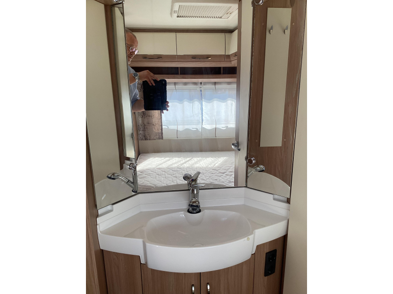 Hobby De Luxe 460 UFE omnistor foto: 8