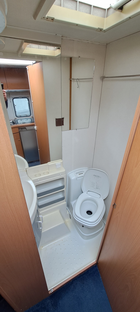 HOME-CAR 496H Caravan, Met voortent en luifel! foto: 14