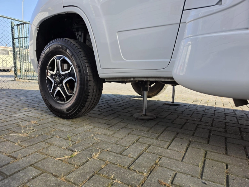 Laika Kosmo Emblema 509 LE Volle Optionen + Nivelliersystem Foto: 2