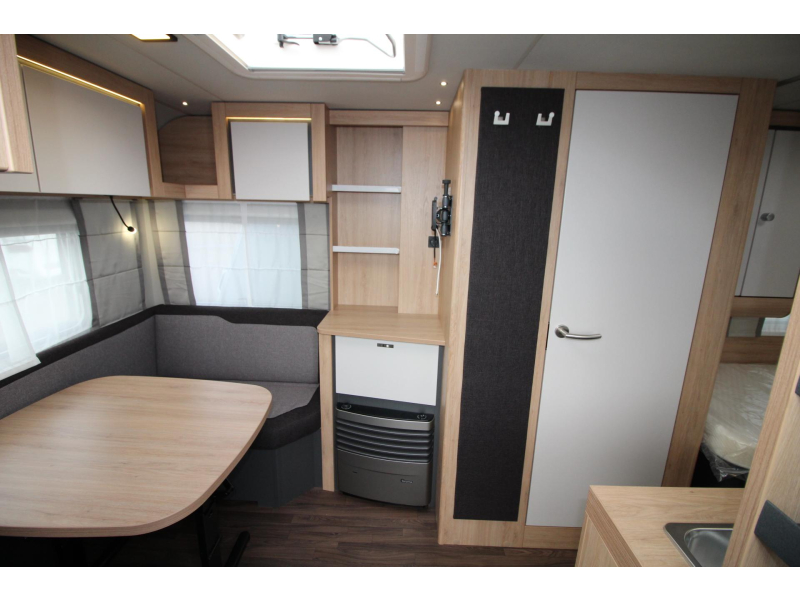 Knaus Sport 460 EU Camas individuales y techo de GFK! foto: 5