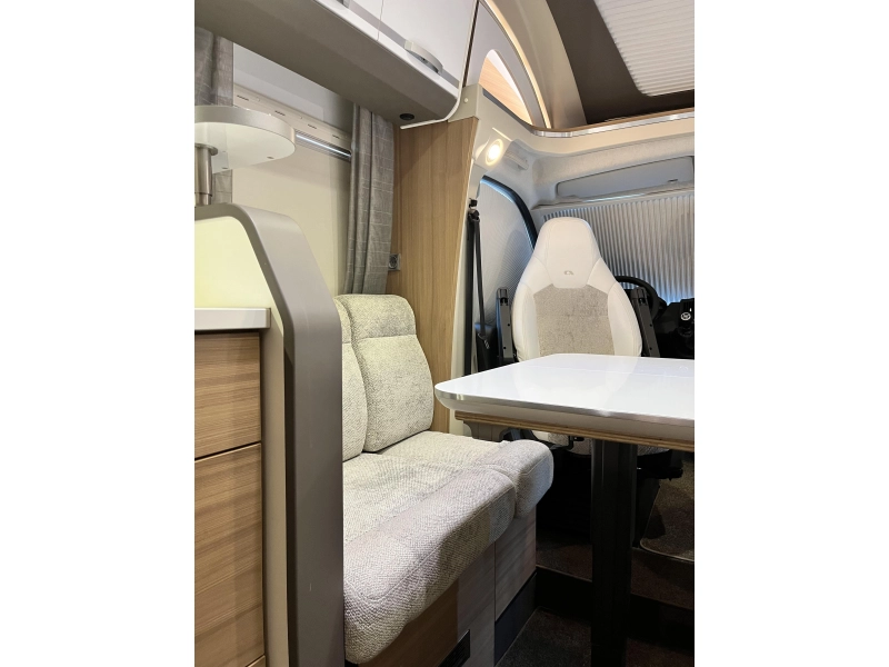 Adria Matrix 670 DL Face to face zit / Level  foto: 8