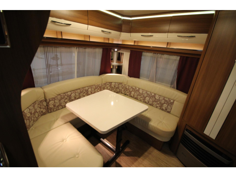 Hobby Excellent 455 UF Thule 6300 Airco Voortent  foto: 6