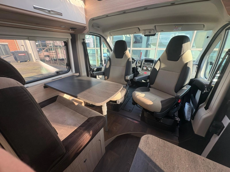 Roadcar R 600 Aire acondicionado, CruiseCtr, Toldo foto: 18