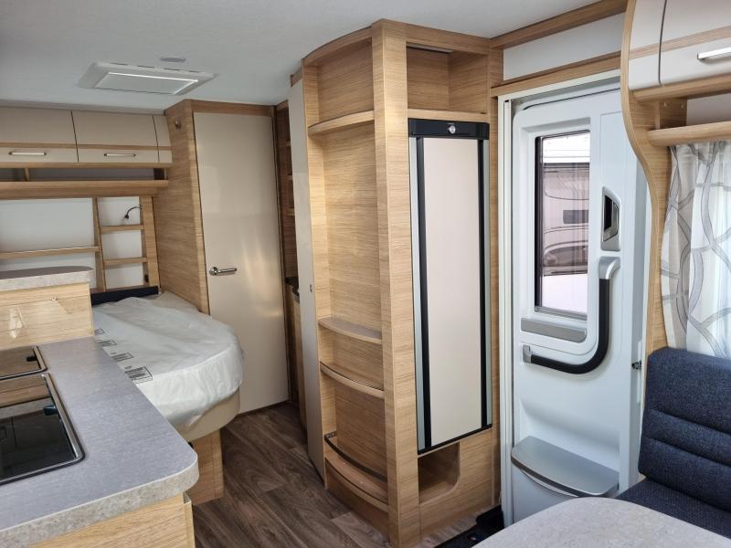 Fendt Bianco Activ 445 SFB 1700 kg - Truma Combi 4e  foto: 6