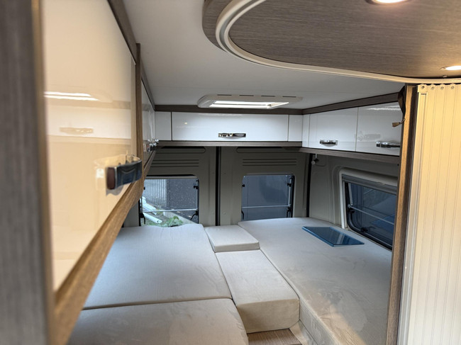 Pössl Roadstar 600L Automaat Lengtebedden foto: 13