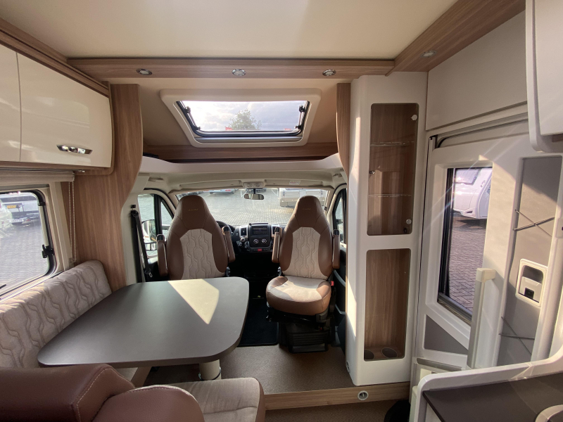 B&uuml;rstner Limited T 690 photo: 11