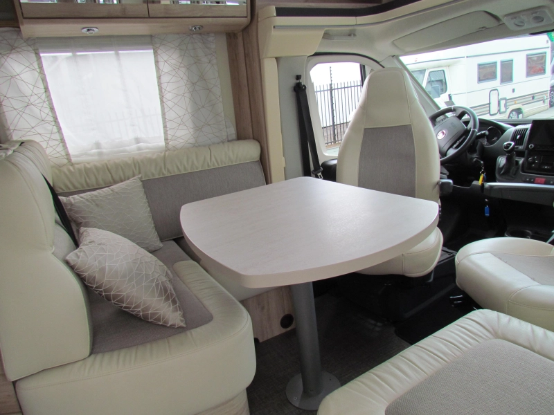 Eura Mobil Profila RS 695 EB lengtebed,hefbed,aut  foto: 1