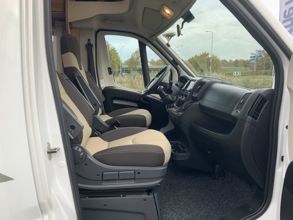 Weinsberg Cara Loft 650 ME, 2.3 MultiJ. 120 Teilintegriert, Drehsitze, Franz&ouml;sisches Bett, Bj. 2021 Camper Centrum On the Road am Noorderringweg 4 in Marum. Foto: 15