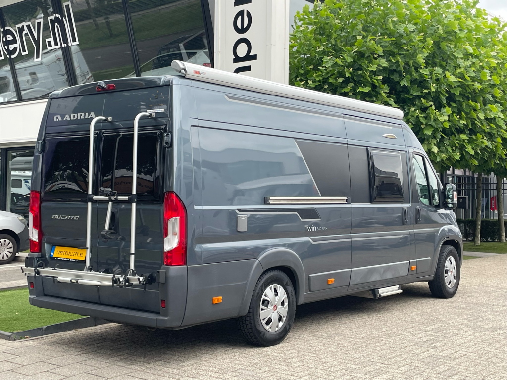 Adria Twin 640 SPX DWARSBED ZONNEPANEEL BEARLOCK EURO6 foto: 18