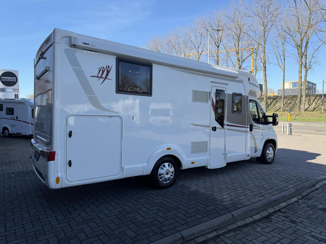 RAPIDO 686 F Euro6 Queensbed 2X Airco Zonnepaneel Luifel Fietsenrek foto: 5