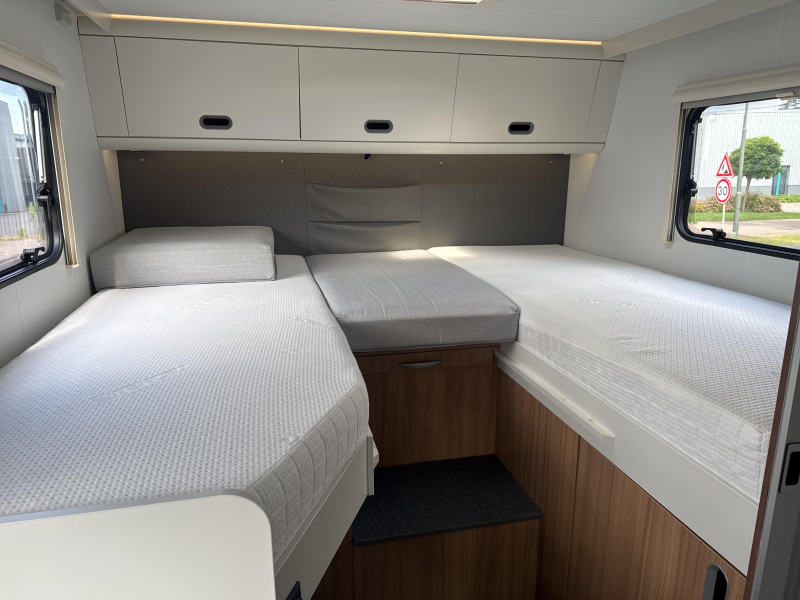 Sun Living S 70 SL Camas longitudinales cama abatible foto: 3