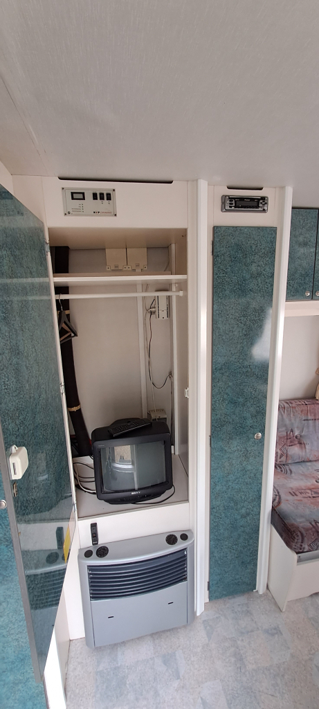 KIP Hy-line, met voortent, luifel en MOVER! foto: 12