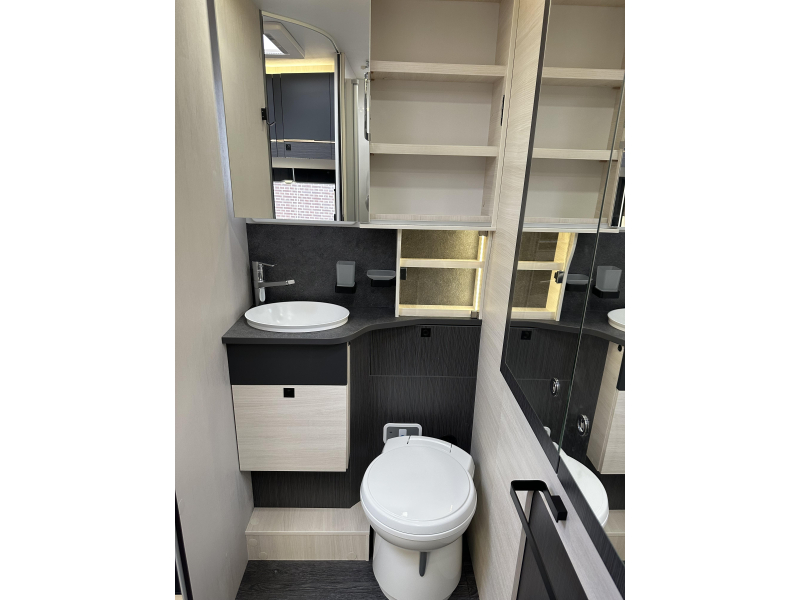 Chausson 640 Titanium Premium 1e eigenaar, nieuwstaat  foto: 15