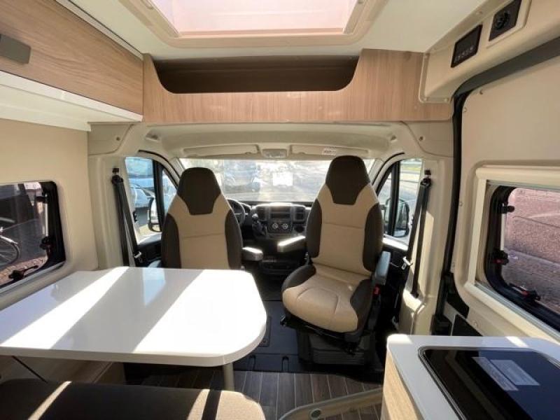 Forster V 636 EB 160hp Single Beds and Pop-top Roof photo: 5
