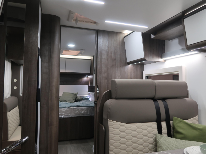 Benimar Cocoon 496 QUEENS BED photo: 12