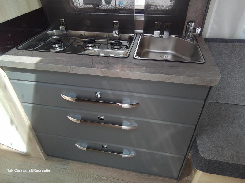 Hobby De Luxe 495 WFB met aparte douche en wc  foto: 5