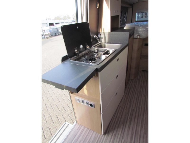 Malibu Diversity GT Skyview 640 LE K Lengtebedden, Automaat  foto: 4