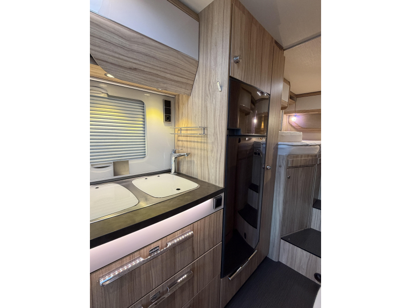 Hymer Exsis-T 588 LENGTE BEDDEN-LUCHTVERING  foto: 10