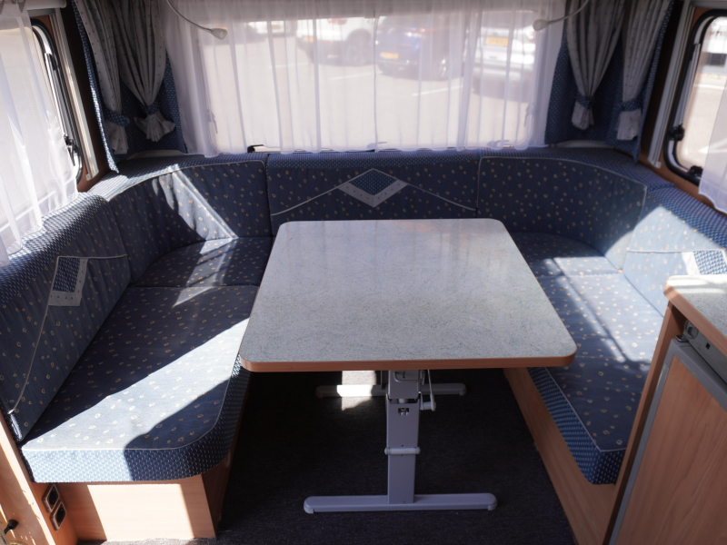 Bürstner Ventana 460 TS MET MOVER EN VOORTENT  foto: 5