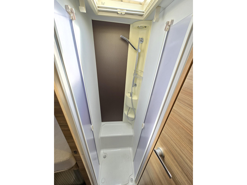 Adria Matrix 670 SL Lengte Bedden Hefbed 5per  foto: 19