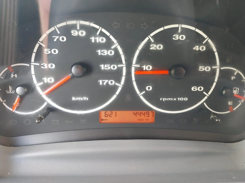 Hymer Eriba met 44497 km en dakairco  foto: 19