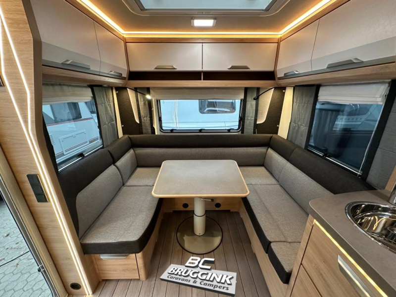 Knaus Sudwind Black Selection 450 FU LIT FRAN&Ccedil;AIS 1700 KG photo : 2