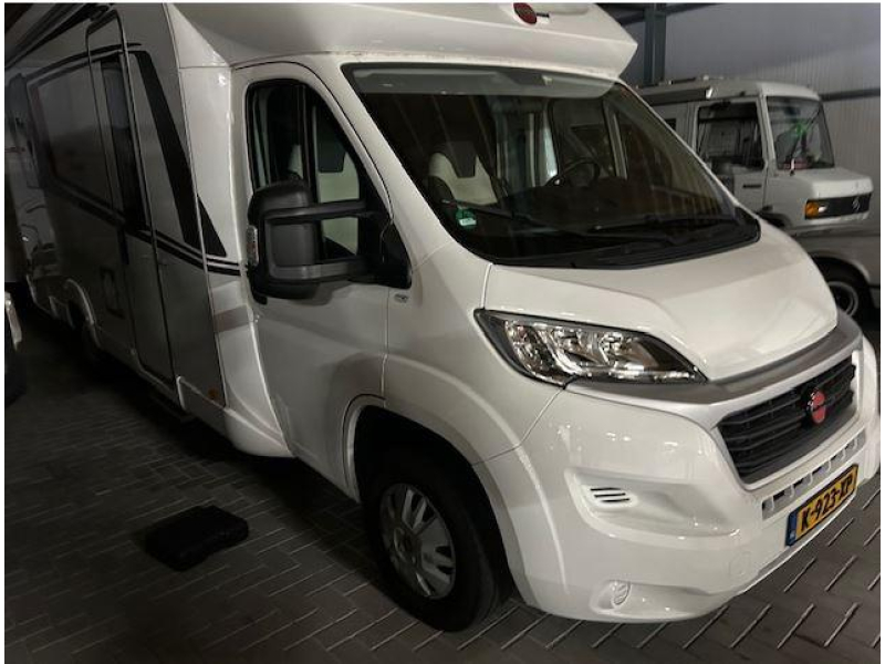 Bürstner Lyseo 734 QUEENSBED+HEFBED 4-PERS  foto: 1