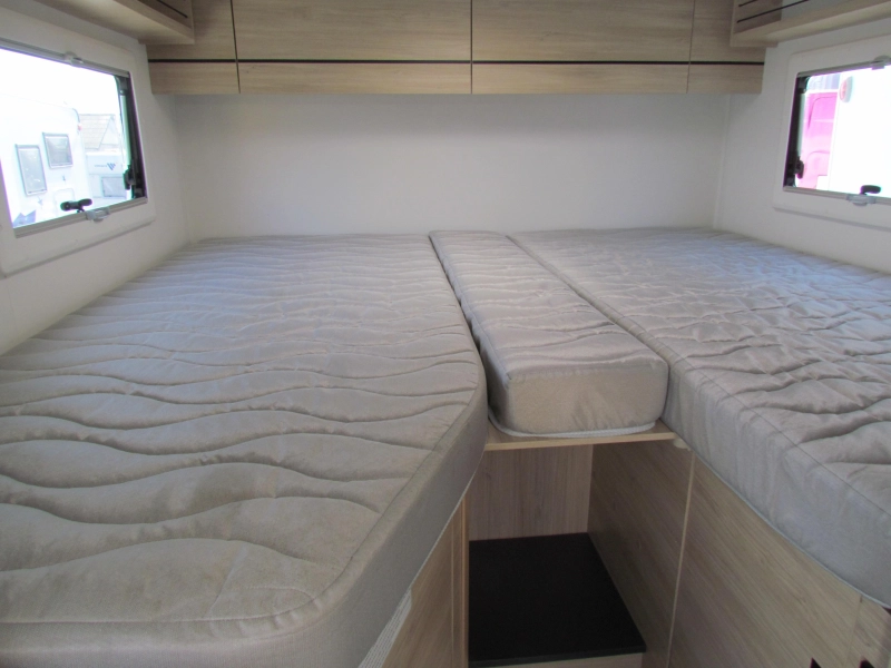 Chausson S697 Lengtebed, Webasto verw.  foto: 2