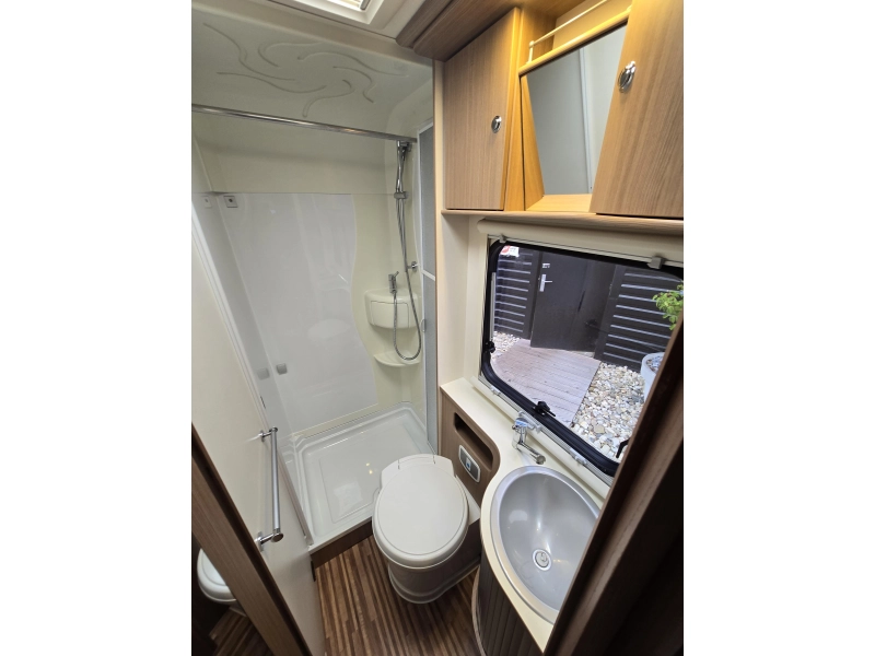 Adria Matrix Axess 650 SF b.j 2013 Gezin Camper  foto: 16