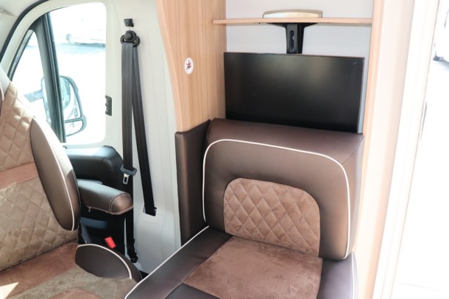 9-speed AUTOMATIC Knaus Platinum Edition Sun TI 650 flat floor single beds (80 photo: 33