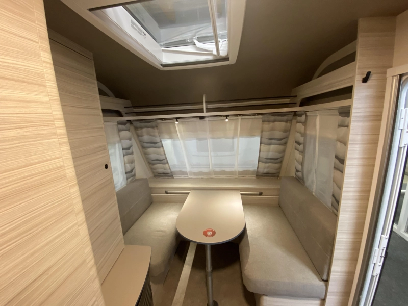 Dethleffs C'Joy 460 LE ENKELE BEDDEN!  foto: 10