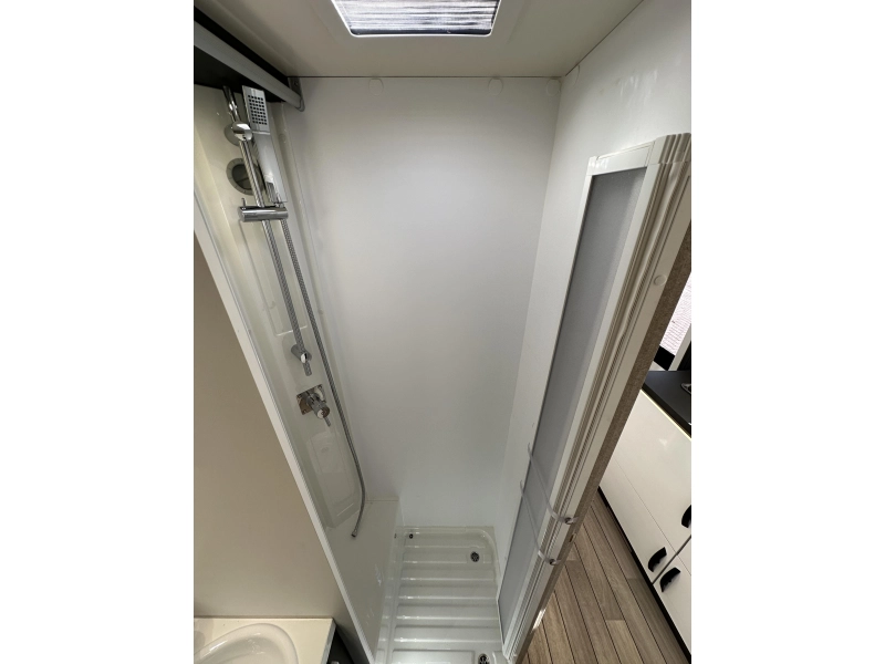 McLouis Glamys 320 8-Person Alcove 140HP photo: 15