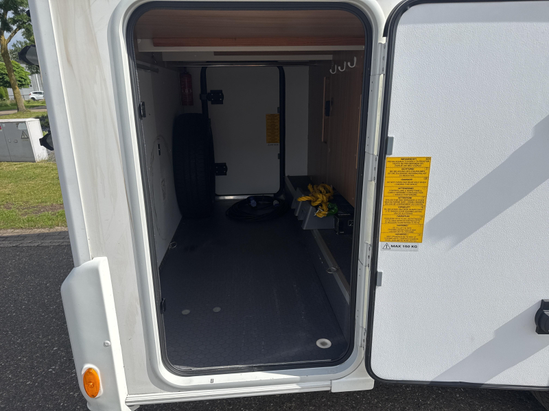 Sun Living S 70 SL Camas longitudinales cama abatible foto: 4