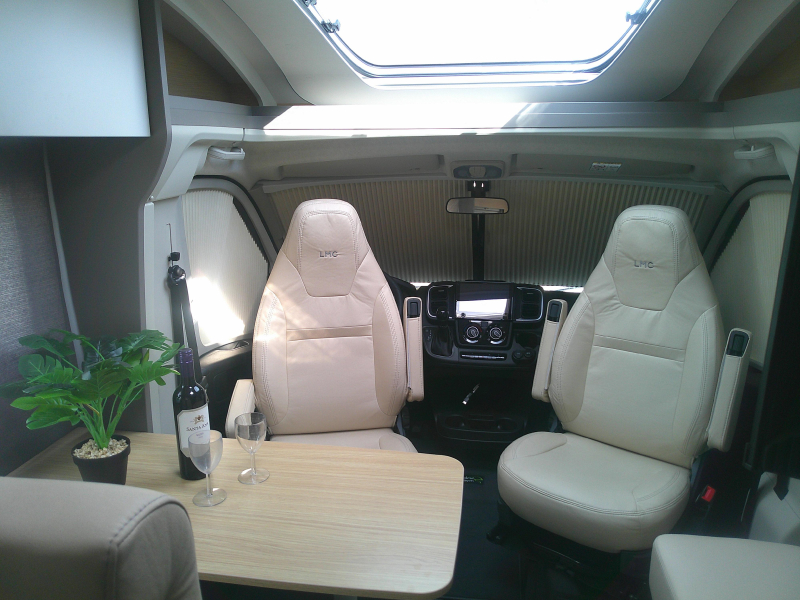 LMC Tourer 660 G 70-Years automaat  foto: 3