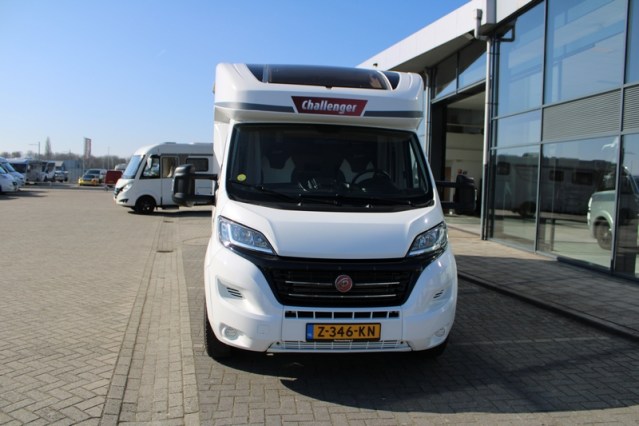 Challenger Graphite Vip Edition T 328 igual que Chausson 788 AUTOM&Aacute;TICO Fiat 140 CV con cama Queen y cama abatible para 4 personas (76 foto: 4