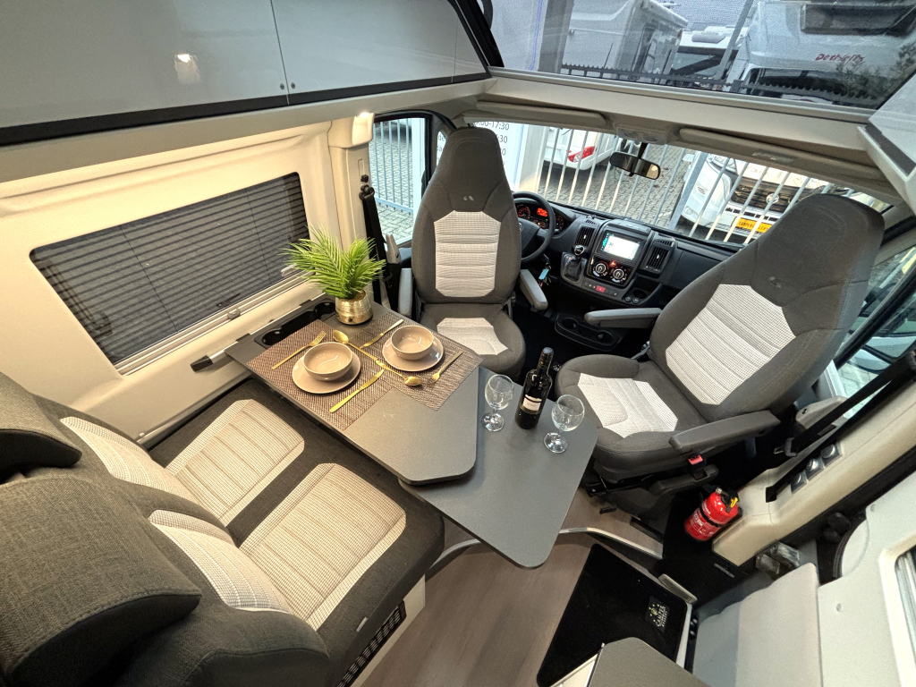 Adria Twin Supreme 600 SPB 9-TRAPS AUTOMAAT DWARSBED EURO6 foto: 1