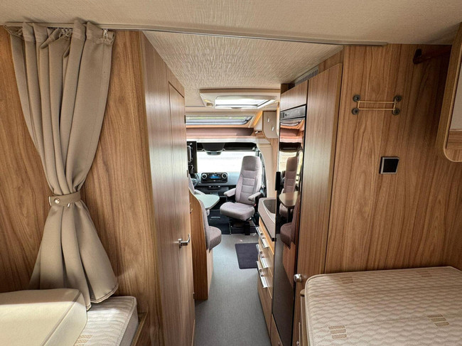 Hymer MLT 580 V6 190HP Single Beds Led 2 Solar Panels photo: 16