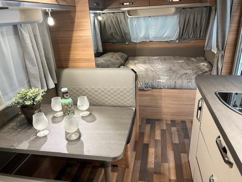 Weinsberg CaraOne Edition HOT 550 QDK met 3 stapelbedden 